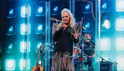 Директор Долиной опроверг сообщения о падении цен на ее выступления