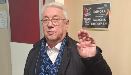 Его ноги окончательно отказали: легендарный ведущий вынужден завершить карьеру после страшной травмы