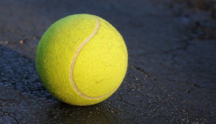 Зачем брать теннисный мяч в ручную кладь
