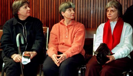 Названа причина смерти последней из пятерняшек Дион