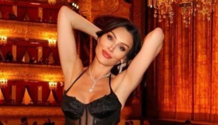 Скандал на втором федеральном ТВ: ведущая почти в неглиже возлежит в Большом театре