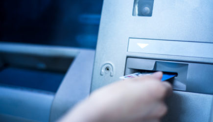 Снять пенсию с карты теперь не сможем: россияне в шоке от новой идеи ЦБ &ndash; как быть перед праздниками