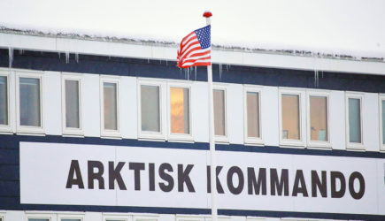 Трамп &laquo;установил&raquo; флаг США на территории Гренландии