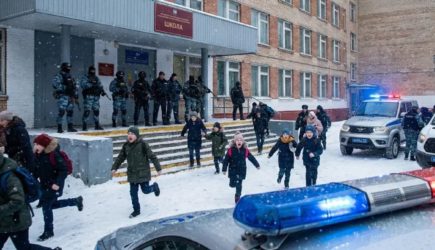 Страшное утро в Татарстане: Школьник с ножом напал на сотрудницу лицея