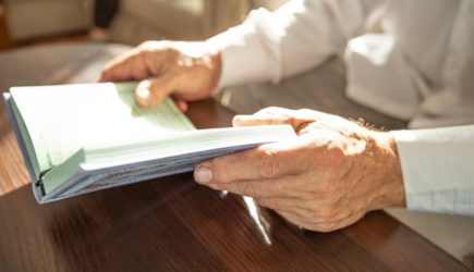 Пожилая россиянка влюбила в себя пенсионера ради одной цели