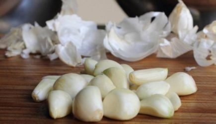 Зачем есть дольку чеснока ежедневно? Мнение Мясникова