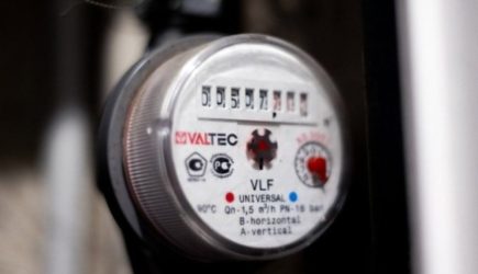 Всем, у кого в квартире есть счетчики, объявили о новом правиле: платить больше не придется