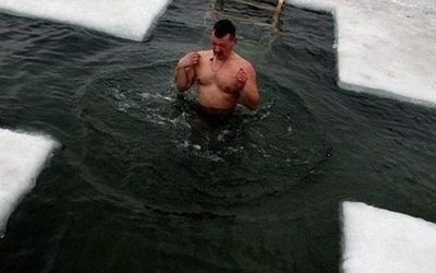 Британец произнёс лишь одну фразу, когда увидел в РФ прорубь