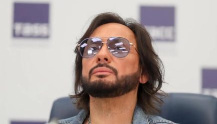 Пригожин объяснил, чем Михайлов отбил желание поклонниц слушать его