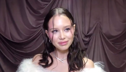 &laquo;Космическая&raquo; невеста Лепса показала фото в ультраобтягивающем купальнике