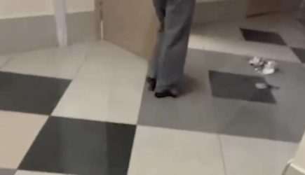 Очевидец рассказал о нападении российской школьницы с бензином и молотком на сверстников