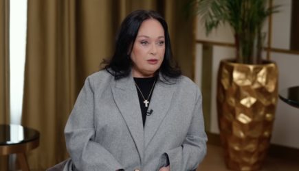 «Рыдаю»: Лариса Гузеева ввязалась в жесткую перепалку из-за своей фигуры