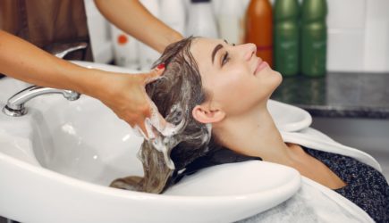 Роковая ошибка 9 февраля: почему привычное мытье головы в этот день может навлечь большую беду