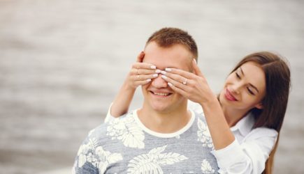 Психотерапевт рассказала, как поддержать романтику на 14 февраля без подарков