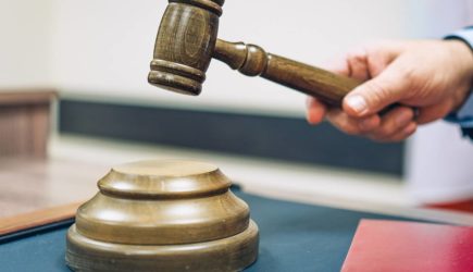 Единственное жилье россиянина разрешили изъять за долги отца