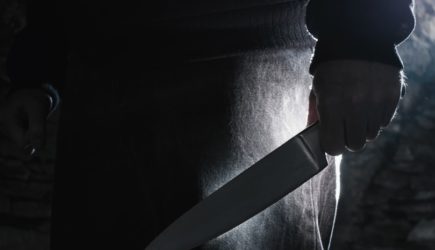 В Челябинске мужчина ранил ножом двух женщин в храме