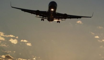 Flightradar: Неизвестный лайнер, вылетевший из США, пересек границу России