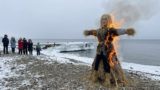Чучело артиста SHAMAN сожгли на Байкале