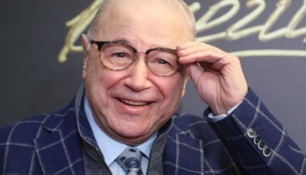 Брухунова называет 80-летнего Петросяна волшебником и уверяет, что он знает, как сделать ей приятно