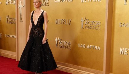 53-летняя Гвинет Пэлтроу в откровенном виде пришла на премию