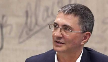 Доктора Мясникова намочили ледяной водой на съемках передачи «О самом главном»