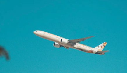 Ставшая бомжом за границей российская звезда не может вернуться домой