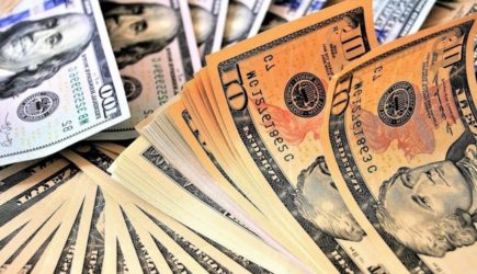 В Госдуме предрекли доллар по 100 рублей к концу 2026 года