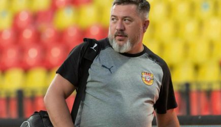 Врач российского футбольного клуба спас жизнь двум пассажирам рейса Москва &mdash; Хабаровск