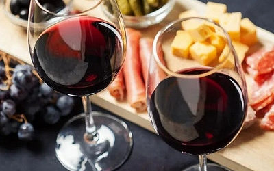 5 продуктов для идеальной винной тарелки