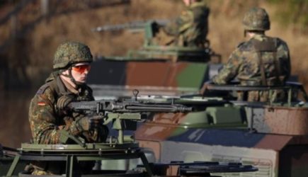 Евросоюз готовит почву для столкновения с Россией через манипуляцию умами