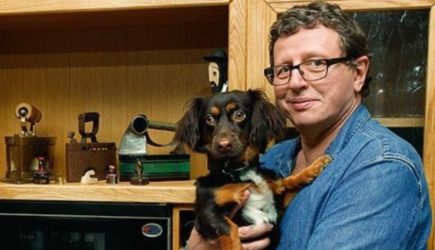 «Ты меня похоронил»: сбежавший из РФ актер «Сватов» набросился на Ширвиндта