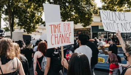 «Будут свергать правительства»: обнародован мрачный сценарий будущего Запада