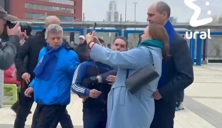Попытка нападения на российского губернатора попала на видео
