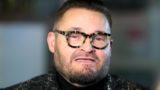Сбежавшего экс-ведущего «Первого канала» не узнают за границей