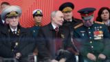 Ветеран передал на параде Путину конверт