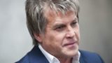 Популярному в&nbsp;90-х певцу официально запретил выступать лечащий врач