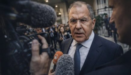 Лавров долго молчал. Но тут терпеть не стал