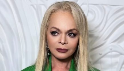 Певица Долина выступила резко против пластической хирургии