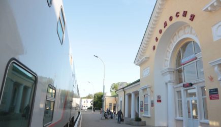 11 поездов задержались из-за перекрытия движения по Крымскому мосту