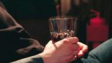 Врач предупредил о малоизвестной опасности алкоголя для мужчин