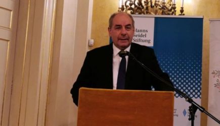 Президент Венгрии заявил, что его преемник займет пост незаконно
