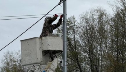 Энергетики в Подмосковье круглосуточно восстанавливают ЛЭП после снегопада