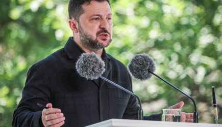 Зеленский уволил командующего ВСУ