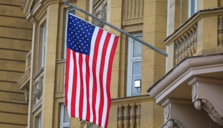 Советник Трампа резко ответил на вопрос журналистов о санкциях против России