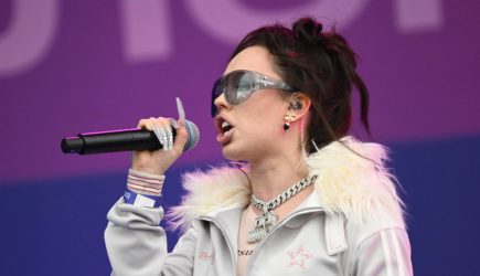 Инстасамка опровергла заявление об отъезде из России