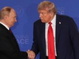 Хоккейный юмор в Овальном кабинете: как Трамп принял подарок от Путина