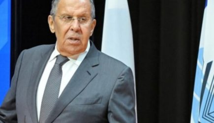 Лавров: Россия не отказалась от доллара, но за &laquo;бусы&raquo; не торгует