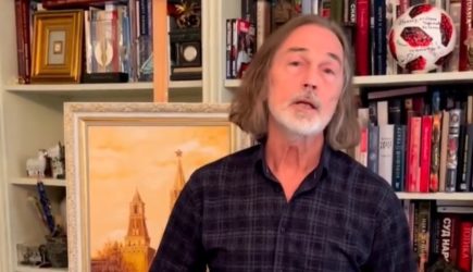 Никас Сафронов лишился трех зубов