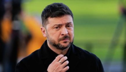 Politico: Кто-то напукал в&nbsp;зале для брифинга Зеленского&nbsp;&mdash; глаза режет